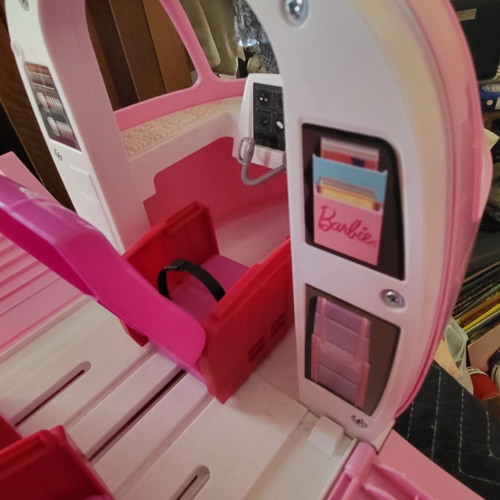 Barbie Glamour Jet - Picture 15 of 16